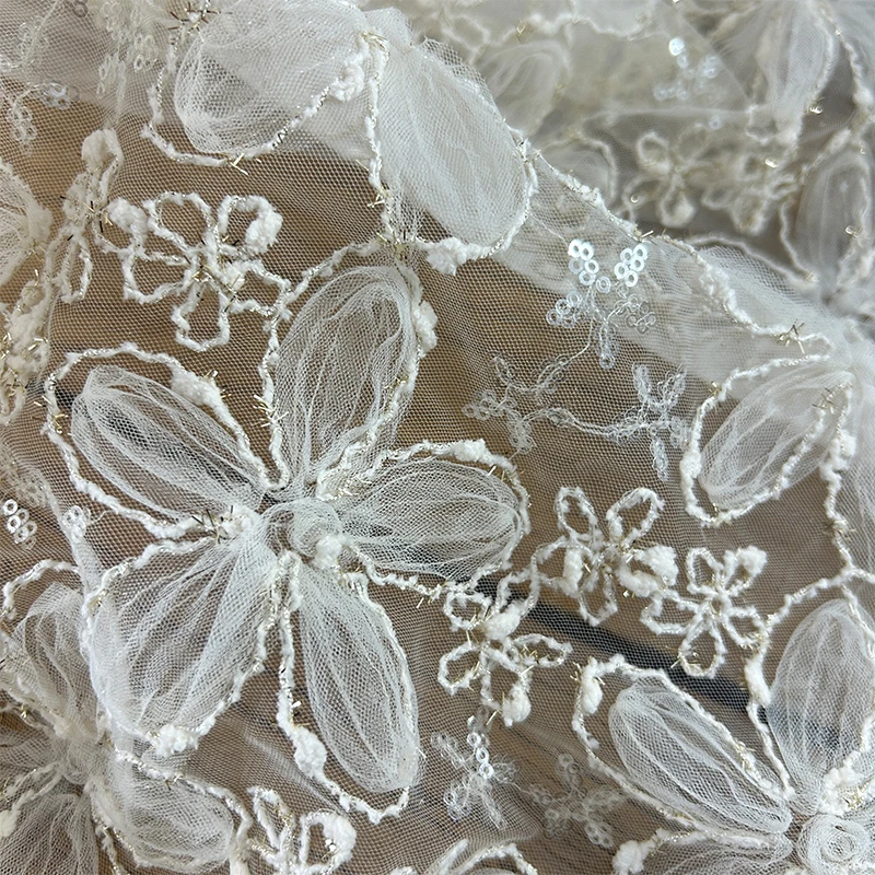 Textile Sewing Techniques - Tkanina siatkowa z cekinami, haftowana 3D,